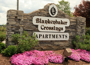 Blankenbaker Crossings Apartments in Louisville, KY - Foto de edificio - Building Photo