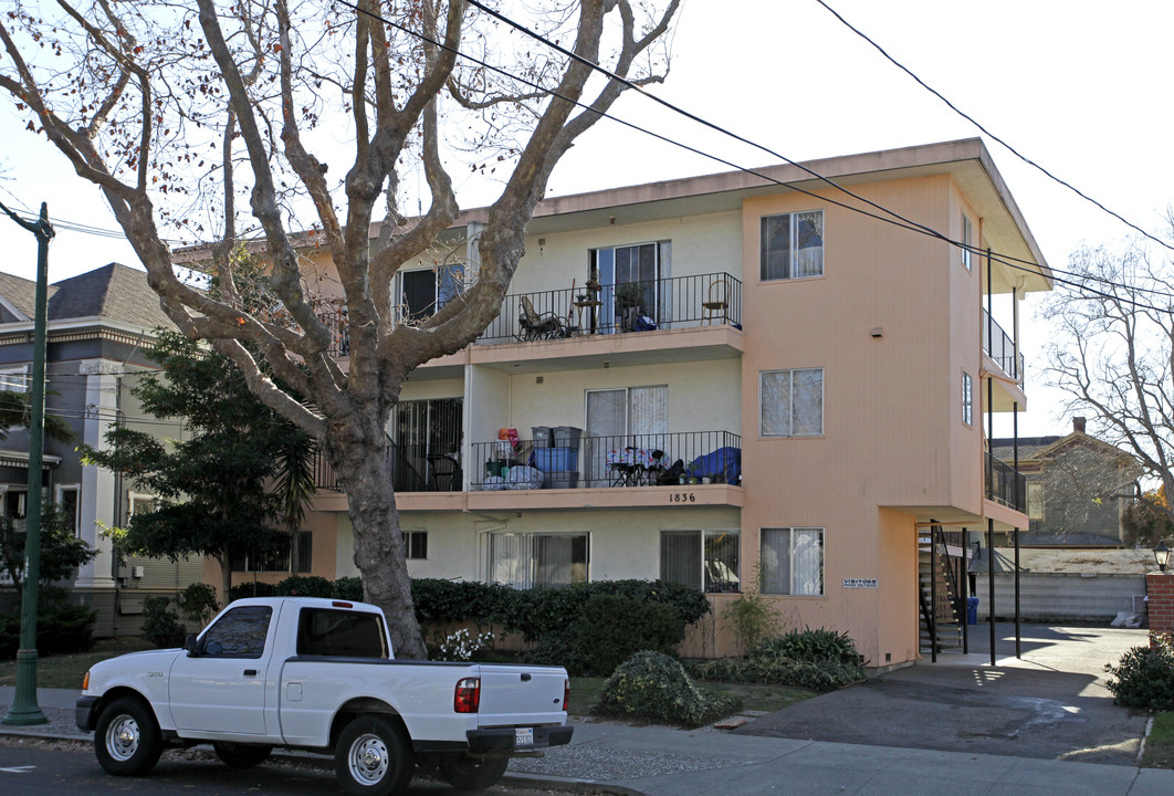 1836 Central Ave in Alameda, CA - Foto de edificio