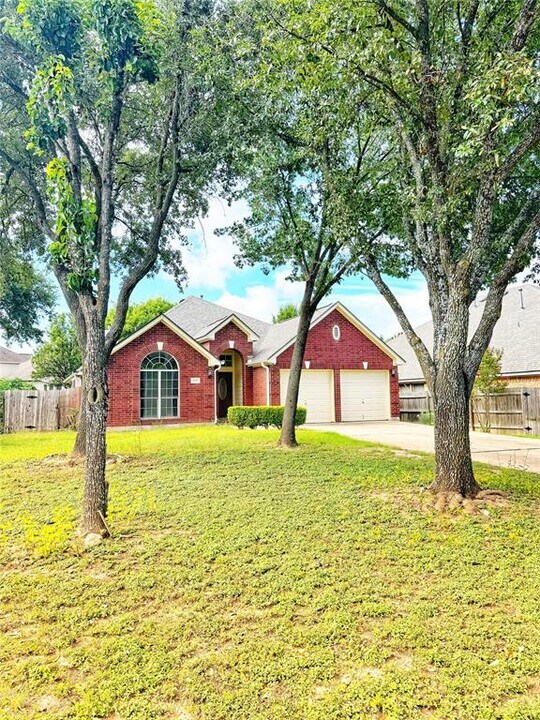 1811 Montana Sky Dr in Austin, TX - Building Photo