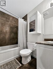 135 Hardcastle Dr in Cambridge, ON - Building Photo - Building Photo