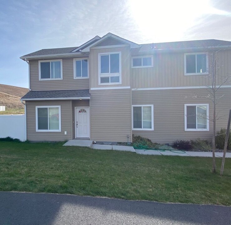 1445 SW Sagebrush Ln in Pullman, WA - Building Photo