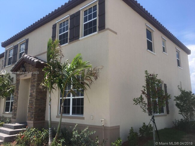 17141 SW 96th St in Miami, FL - Building Photo - Building Photo