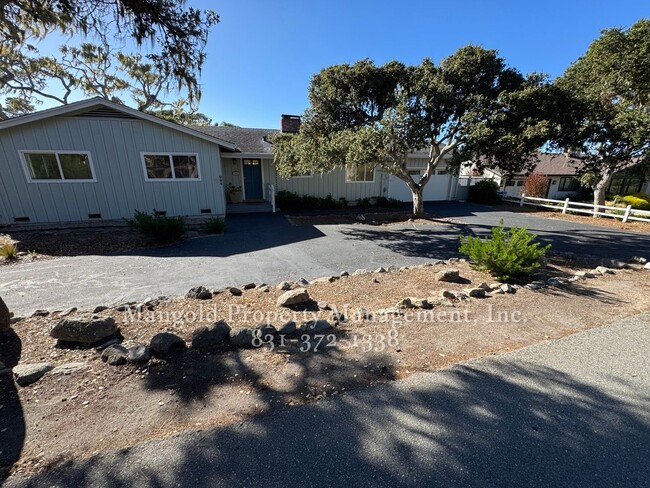 994 Pioneer Rd in Pebble Beach, CA - Building Photo - Building Photo