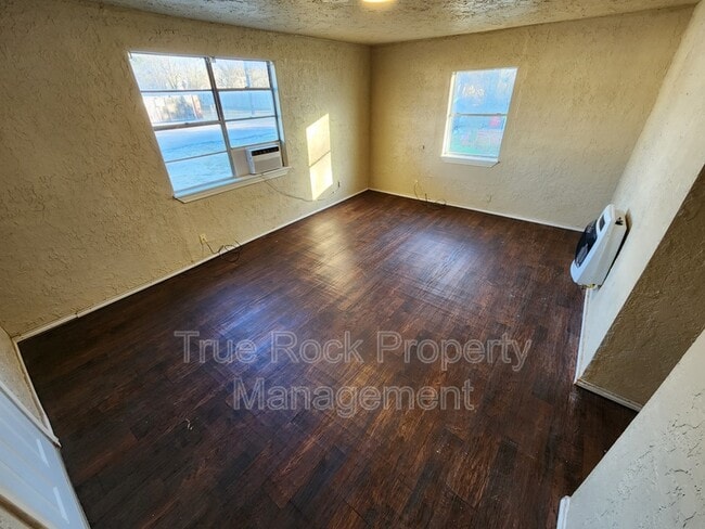 913 N Highland Ave in Ada, OK - Building Photo - Building Photo