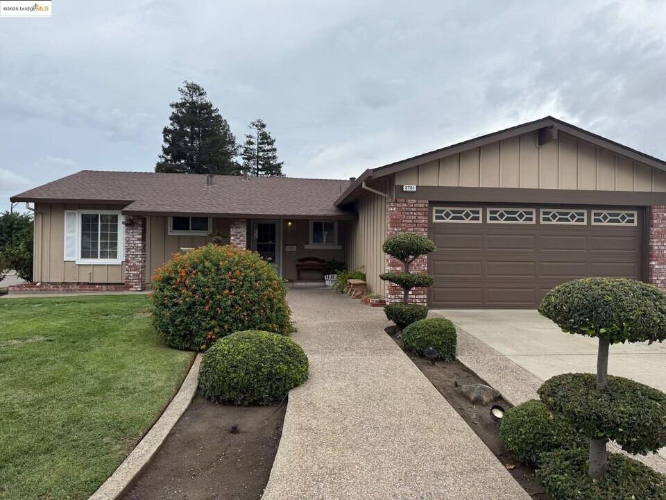 2701 Del Oro Cir in Antioch, CA - Building Photo