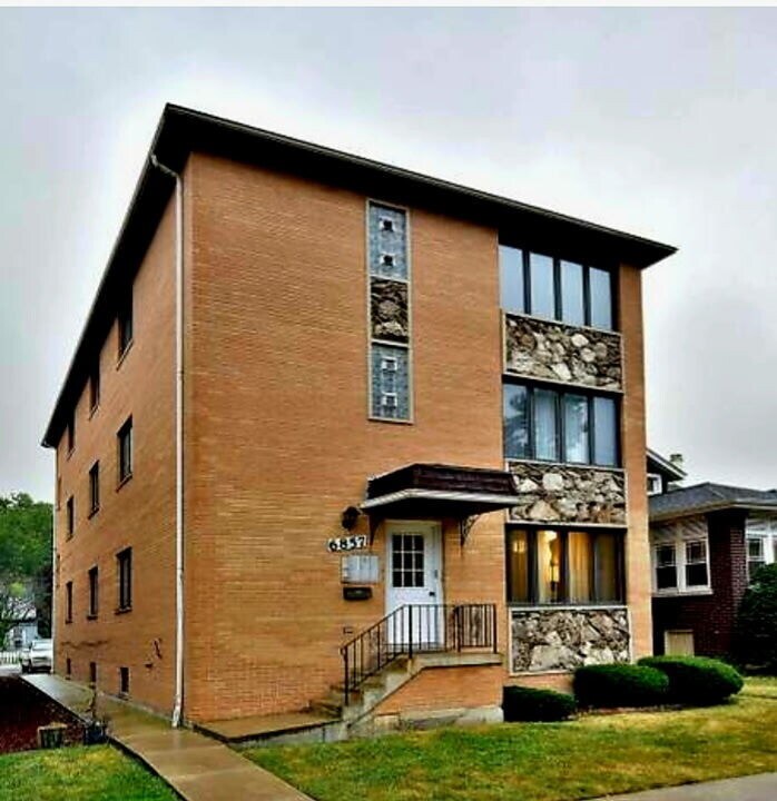 6857 N Overhill Ave in Chicago, IL - Building Photo