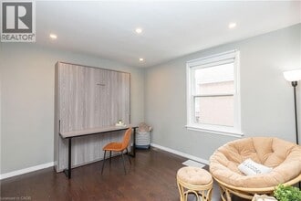 4 Sunning Hill Ave in Hamilton, ON - Building Photo - Building Photo