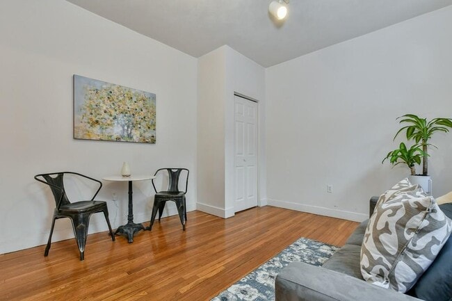 1673 Commonwealth Avenue, Unit 2 in Boston, MA - Building Photo - Building Photo