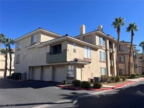 7173 S Durango Dr, Unit 102 in Las Vegas, NV - Building Photo - Building Photo