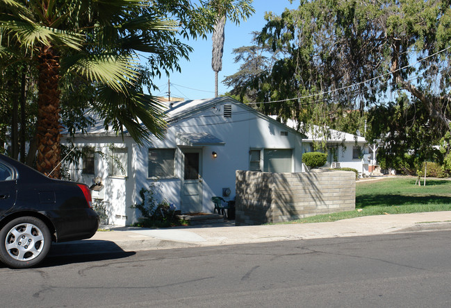 8704-8722 Lemon Ave in La Mesa, CA - Foto de edificio - Building Photo