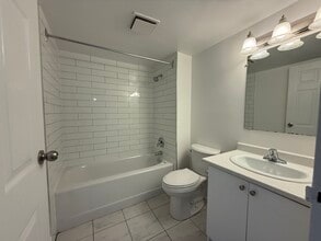 Wallace Pines II in Oakville, ON - Building Photo - Building Photo