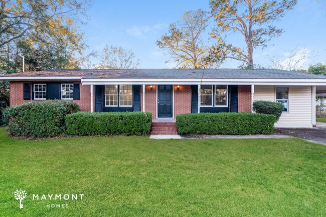 property at 1003 N 1st St