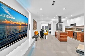 1002 10th St in Miami Beach, FL - Building Photo - Building Photo