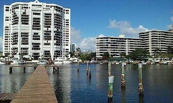 2675 Parkview Dr S in Hallandale Beach, FL - Building Photo