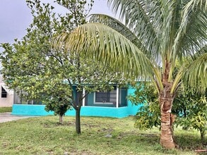 3014 Vassallo Ave in Lake Worth Beach, FL - Building Photo - Building Photo