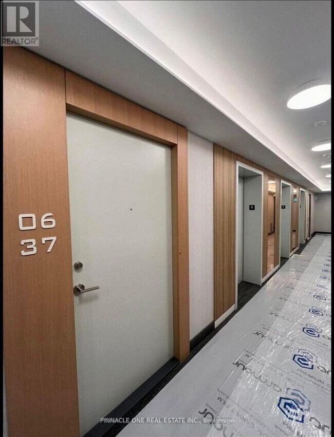 1100 Sheppard Ave W in Toronto, ON - Building Photo - Building Photo