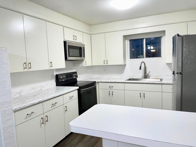 704 S 25th St in McAllen, TX - Foto de edificio - Building Photo