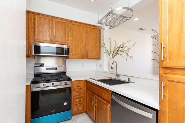 6082 Paseo Salinero in Carlsbad, CA - Building Photo - Building Photo