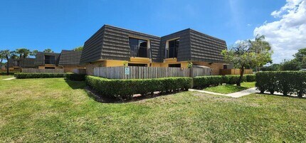 913 9th Way in West Palm Beach, FL - Building Photo - Building Photo