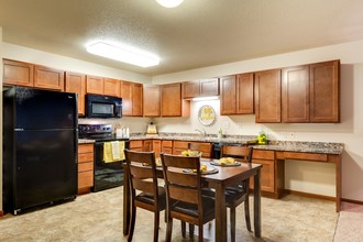 Southport Heights & Southwood Townhomes in Fargo, ND - Building Photo - Building Photo