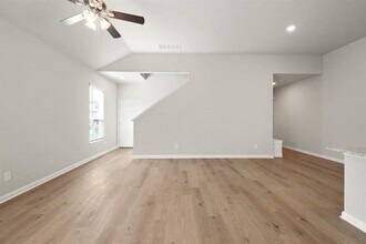 242 Schrader Dr in Buda, TX - Building Photo - Building Photo
