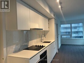 8 Wellesley St W in Toronto, ON - Building Photo
