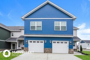 2066 N Sarah Dr in Jeffersonville, IN - Building Photo