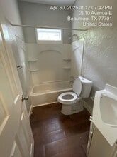 2910 Avenue E in Beaumont, TX - Building Photo - Building Photo