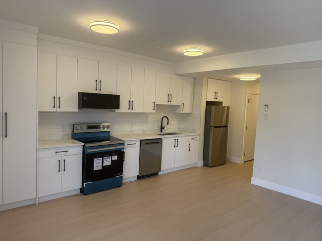 8 Leam Rd in Nanaimo, BC - Building Photo - Building Photo
