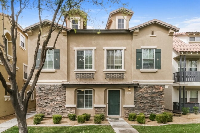 property at 163 W Tremaine Ct
