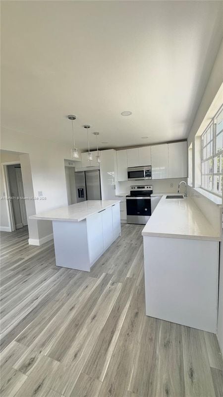 8350 SW 32nd St in Miami, FL - Building Photo - Building Photo