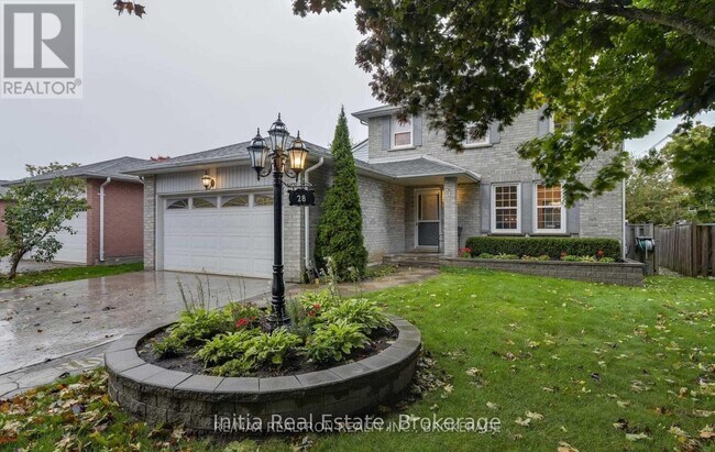 28 Summerhill Rd in East Gwillimbury, ON - Building Photo - Building Photo