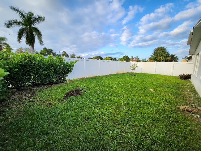 305 3rd St in Lake Park, FL - Building Photo - Building Photo