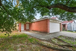 16022 Old River Rd in Channelview, TX - Building Photo