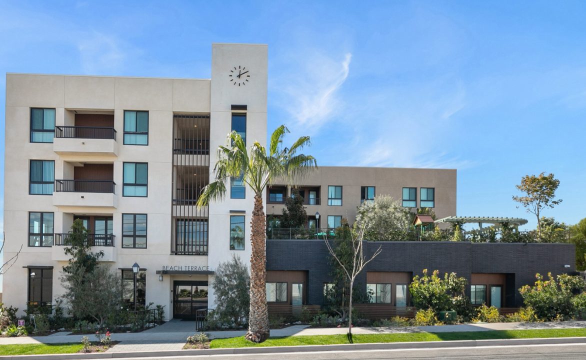 Beach Terrace in Inglewood, CA - Building Photo