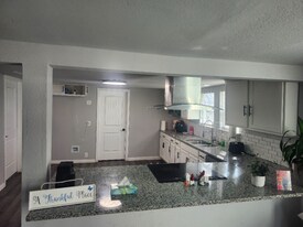 714 E Lamar St in Sherman, TX - Building Photo