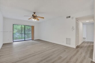 3101 Oakland Shores Dr in Oakland Park, FL - Building Photo - Building Photo