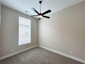 335 Country Meadows Blvd in Waxahachie, TX - Building Photo - Building Photo