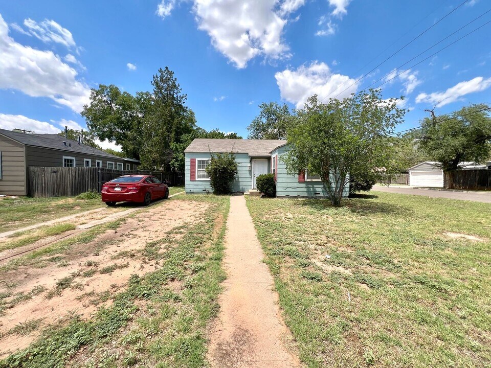2602 28th St in Lubbock, TX - Building Photo