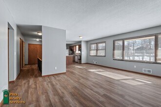 8687 28th St N in Lake Elmo, MN - Building Photo - Building Photo