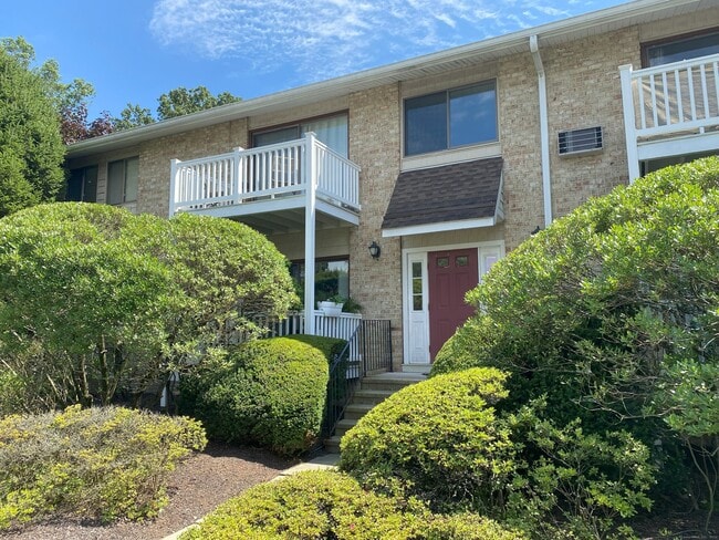 180 Glenbrook Rd in Stamford, CT - Building Photo - Building Photo