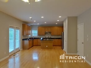 27 Rockridge Dr in Newnan, GA - Building Photo - Building Photo