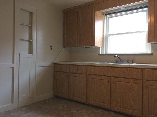 75 Fuller St, Unit 1 in Waltham, MA - Building Photo - Building Photo
