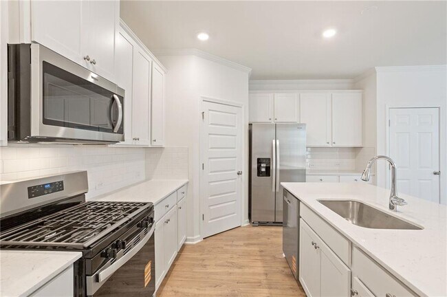 6072 Knickerbocker St in Mableton, GA - Building Photo - Building Photo