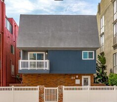 24 Lighthouse St, Unit B in Marina Del Rey, CA - Building Photo