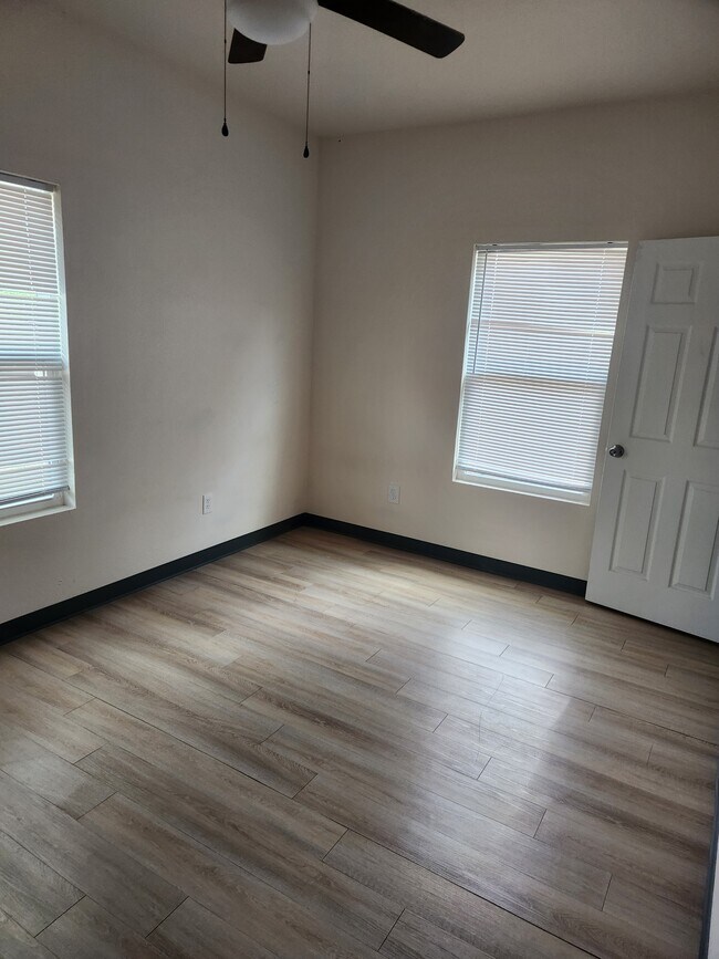 22806 Shady Forest Dr, Unit A in Elmendorf, TX - Building Photo - Building Photo