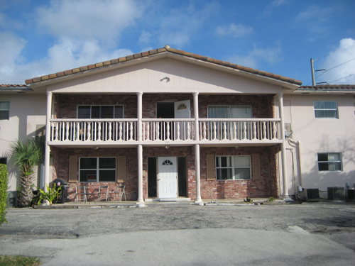 Maya Palm Apartments in Boca Raton, FL - Building Photo