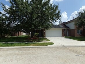 8570 Chaletford Dr in Houston, TX - Building Photo - Building Photo