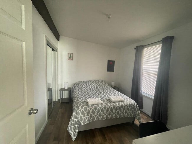 25 Chester Rd in Becket, MA - Foto de edificio - Building Photo