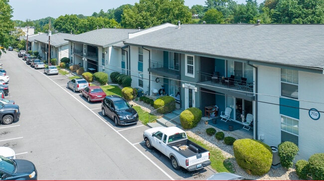 Nora in Louisville, KY - Foto de edificio - Building Photo